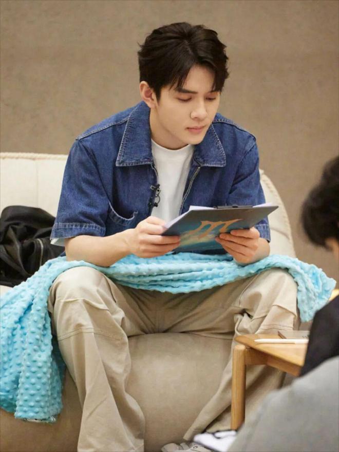 20亿” 今又陷“清库存”风波AG真人国际传李佳琦“一夜赔了(图9) 20亿” 今又陷“清库存”风波AG真人国际传李佳琦“一夜赔了(图9)